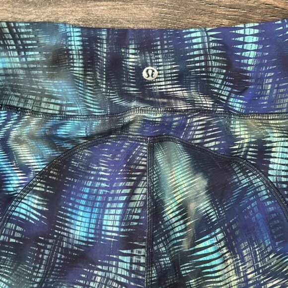 Blue Patterned lululemon athletica Leggings size 4 - Picture 3 of 5